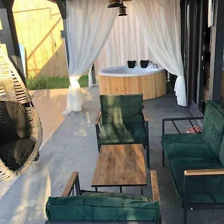 Hotel Elistinyhouse *